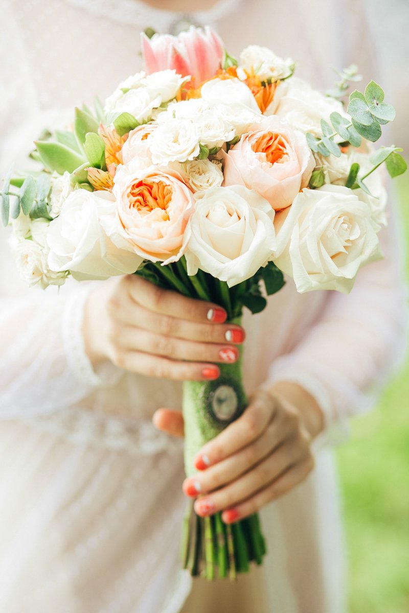 букет невесты с пионовидной розой